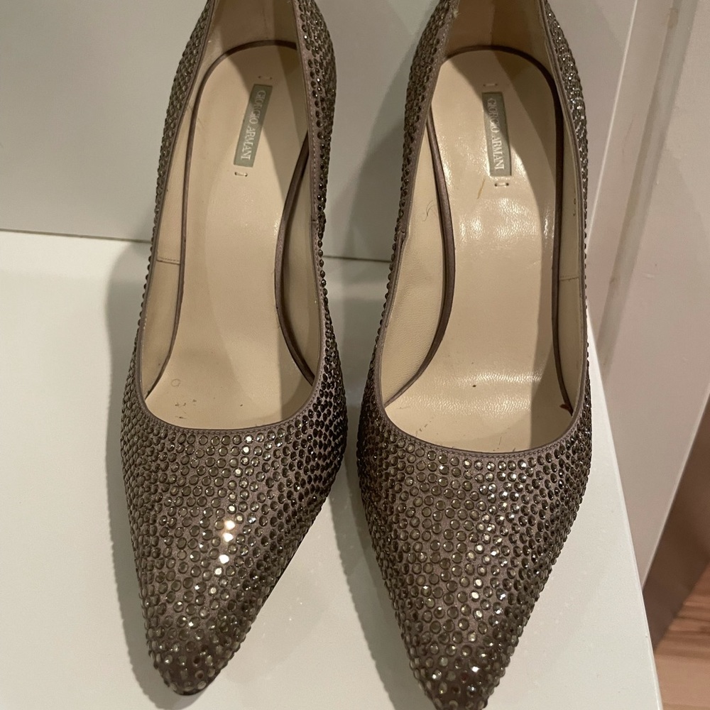 Brand New Georgia Armani crystal pumps Sz 38.5